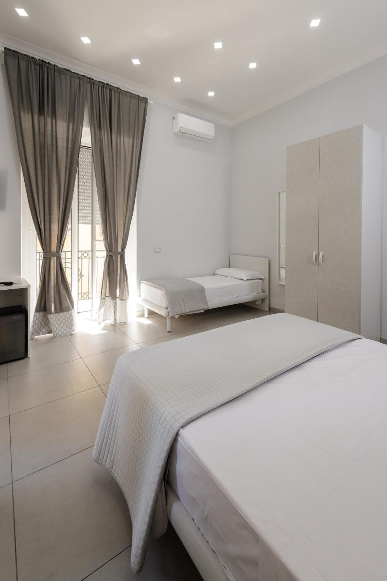 Caroline'S House Otel Napoli Dış mekan fotoğraf
