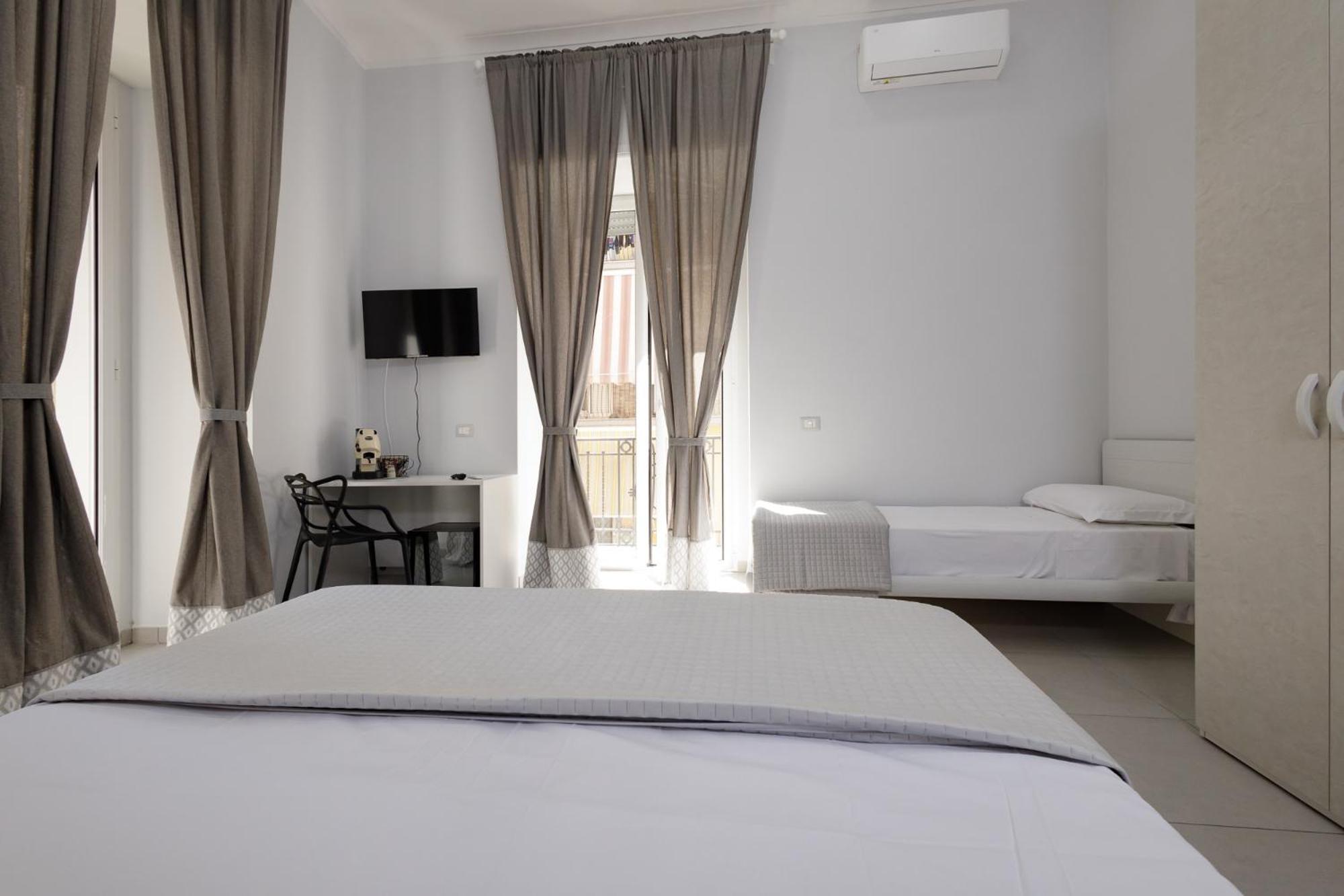 Caroline'S House Otel Napoli Dış mekan fotoğraf