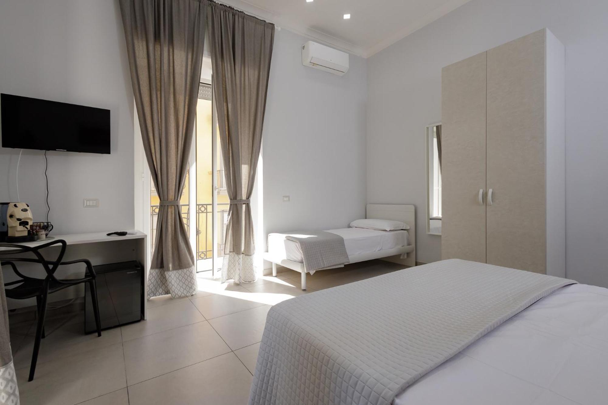 Caroline'S House Otel Napoli Dış mekan fotoğraf