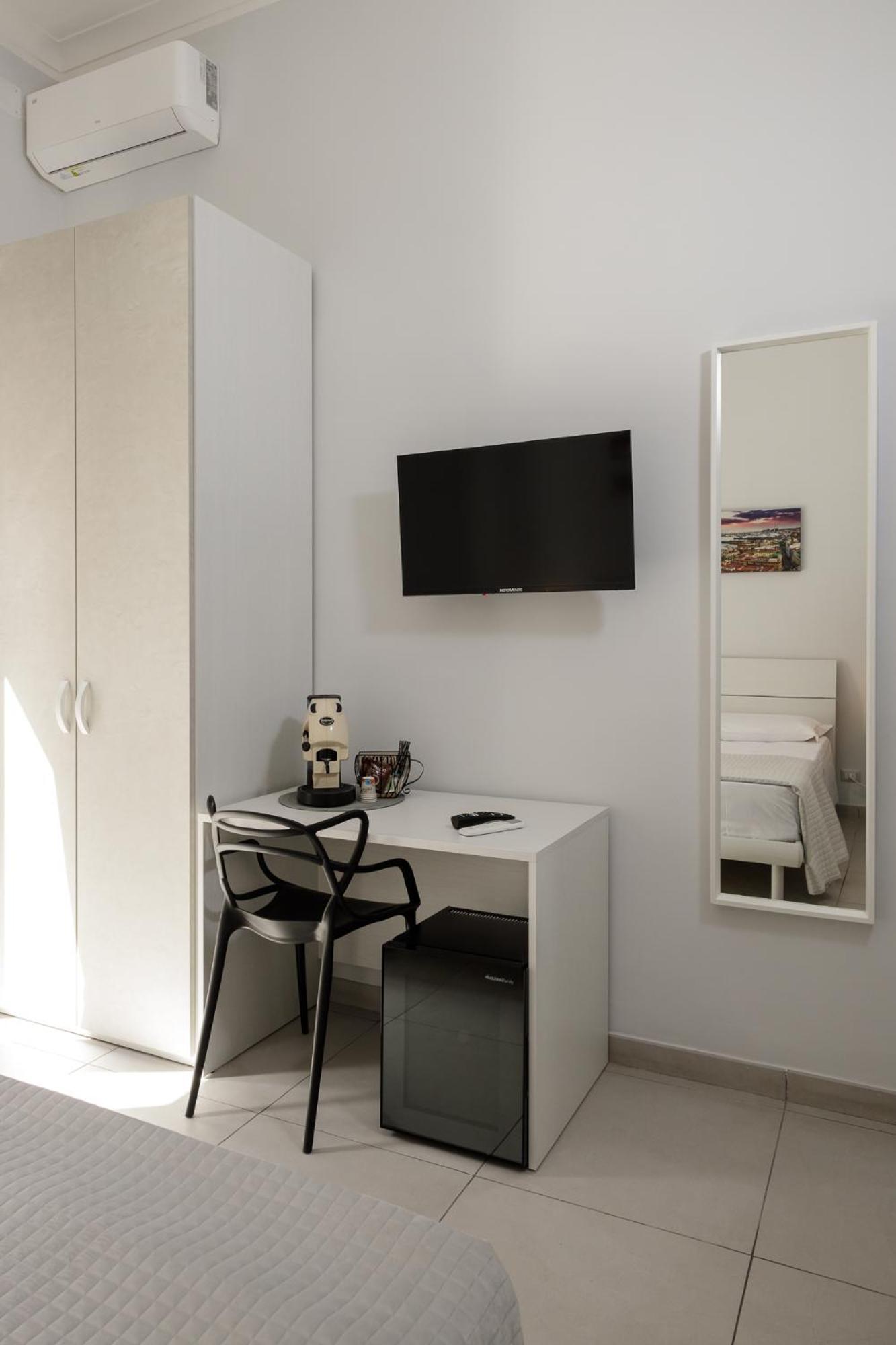 Caroline'S House Otel Napoli Dış mekan fotoğraf