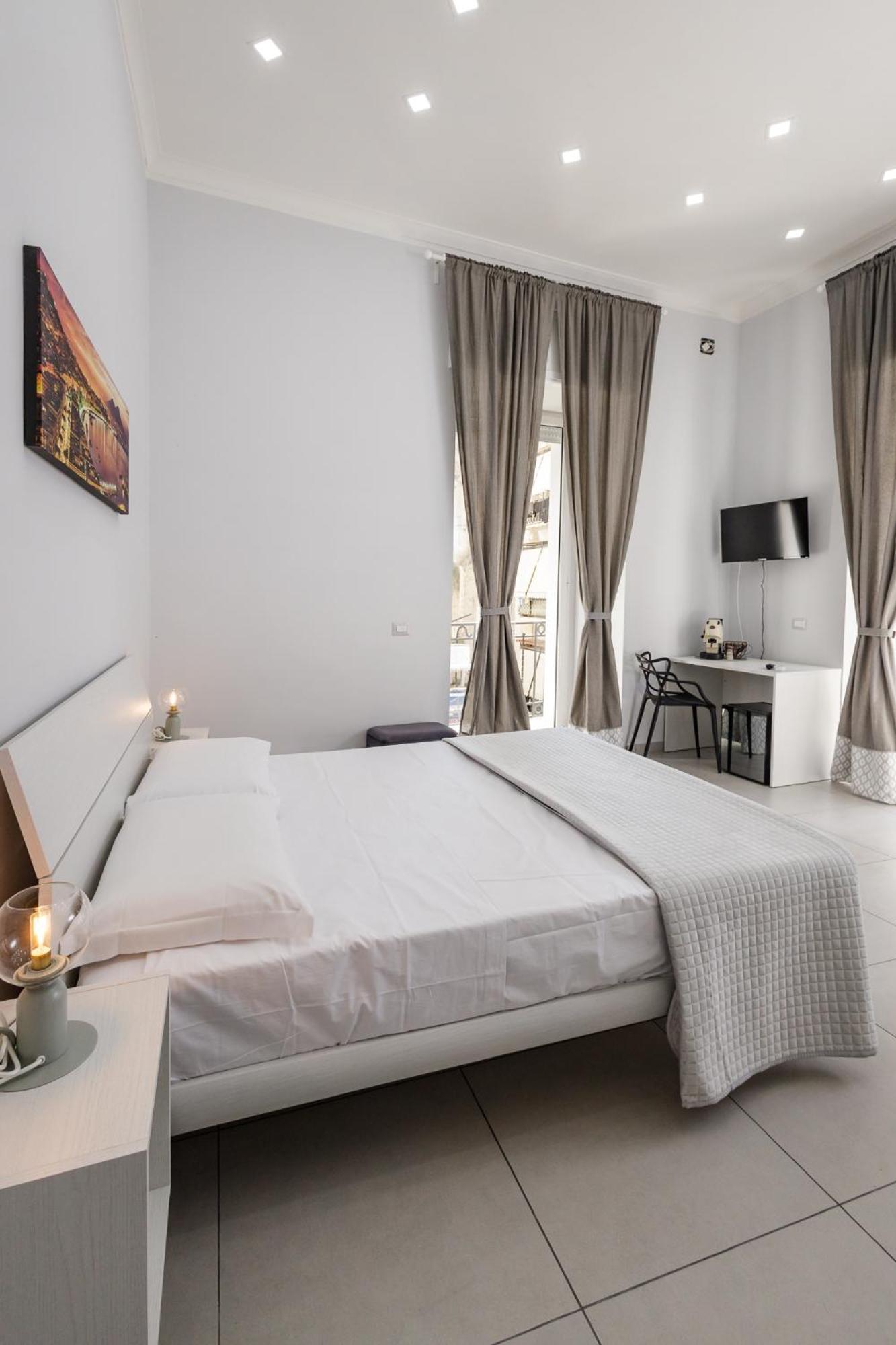 Caroline'S House Otel Napoli Dış mekan fotoğraf