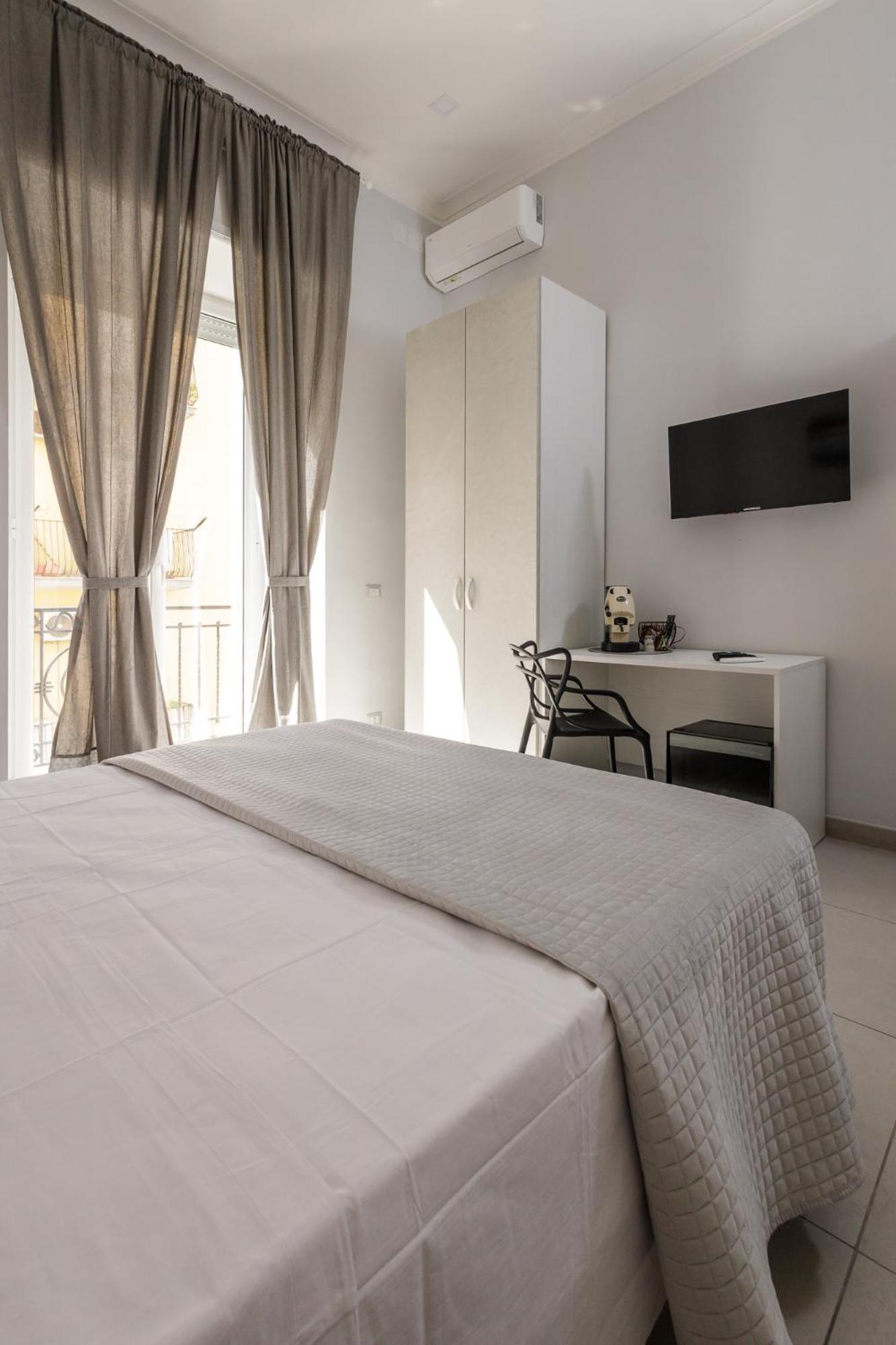 Caroline'S House Otel Napoli Dış mekan fotoğraf
