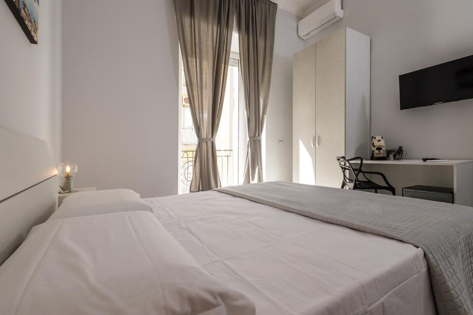 Caroline'S House Otel Napoli Dış mekan fotoğraf