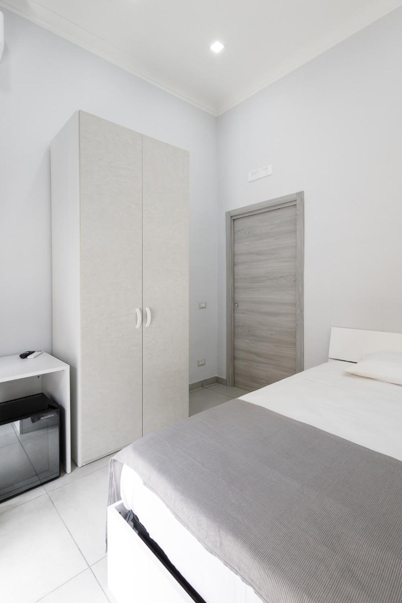 Caroline'S House Otel Napoli Dış mekan fotoğraf