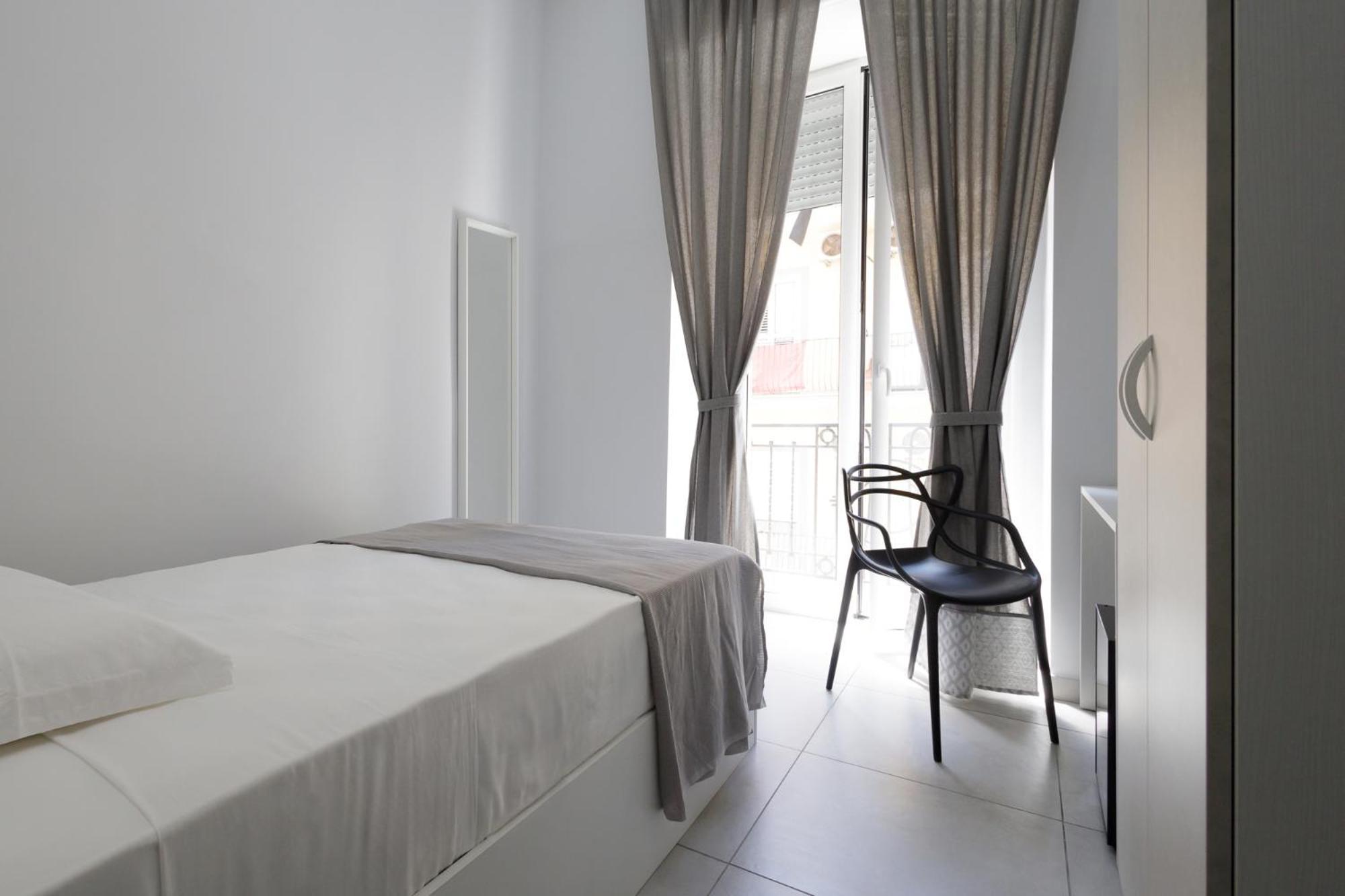 Caroline'S House Otel Napoli Dış mekan fotoğraf