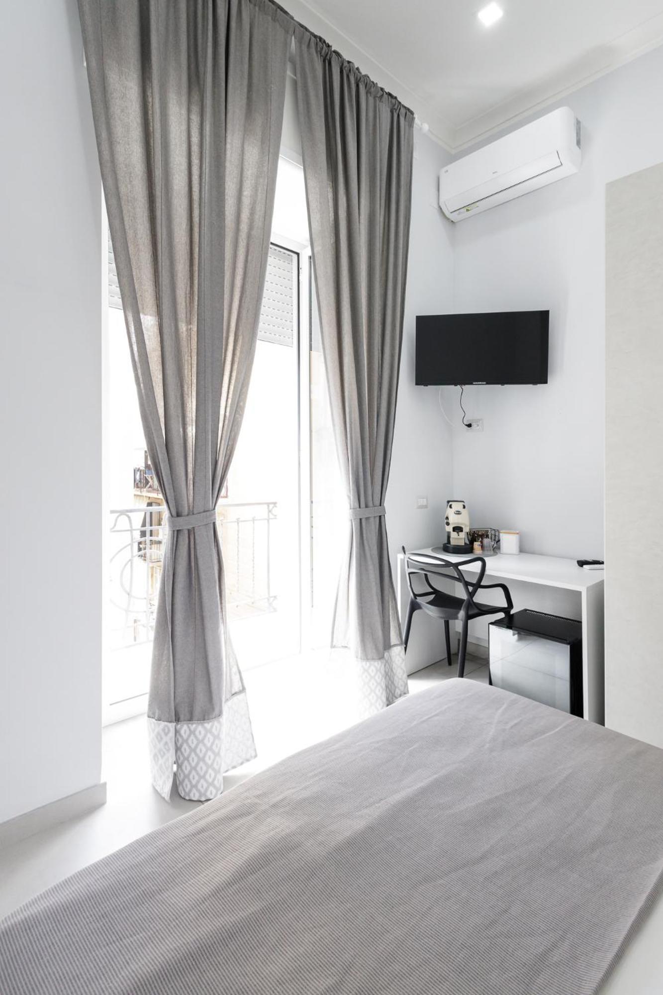 Caroline'S House Otel Napoli Dış mekan fotoğraf